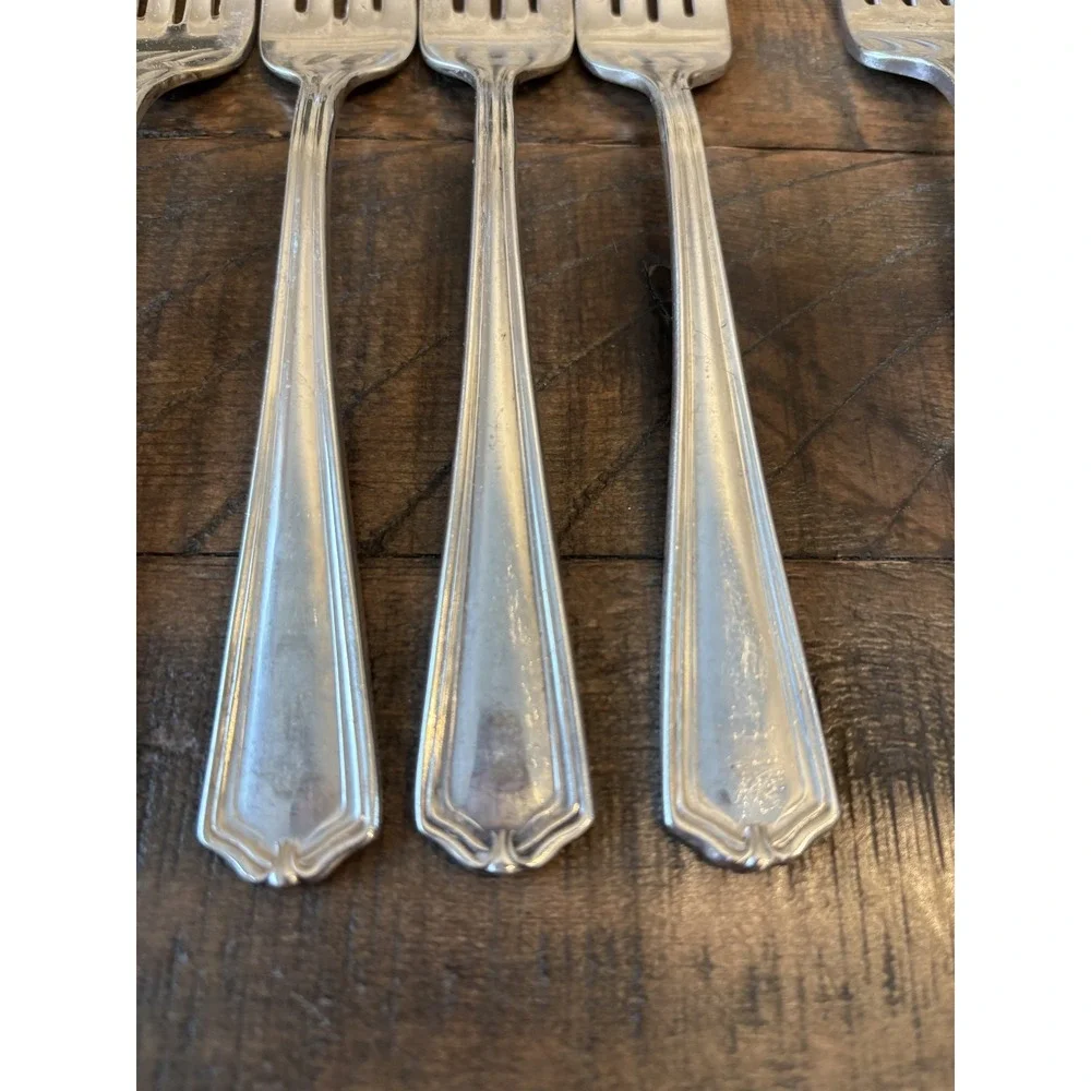 International Silverplate Co.‎ XII 8 Salad Forks & 1 Dinner Fork FLATWARE